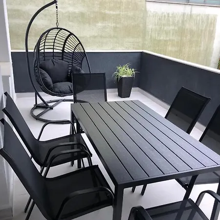 아파트 Deni 풀라