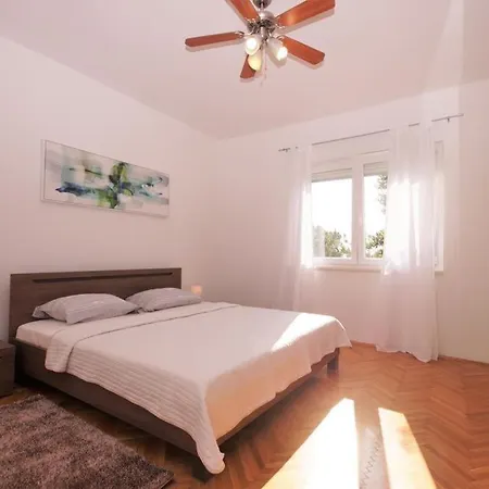 Deni Apartment *