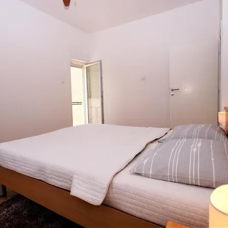 Deni Apartment *