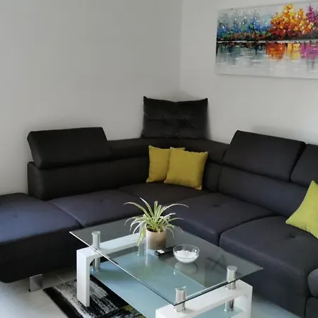 Deni Apartment