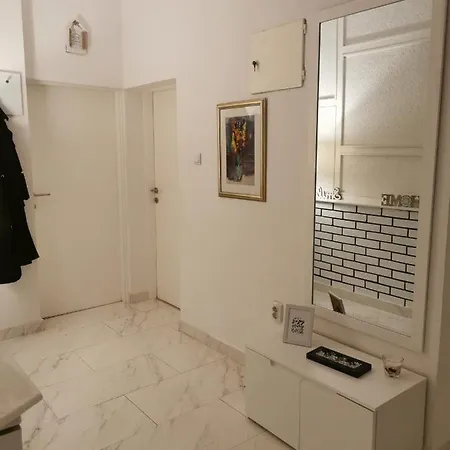 Deni Apartment *