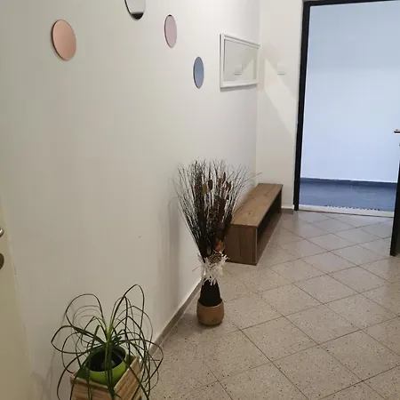 Deni Apartment *