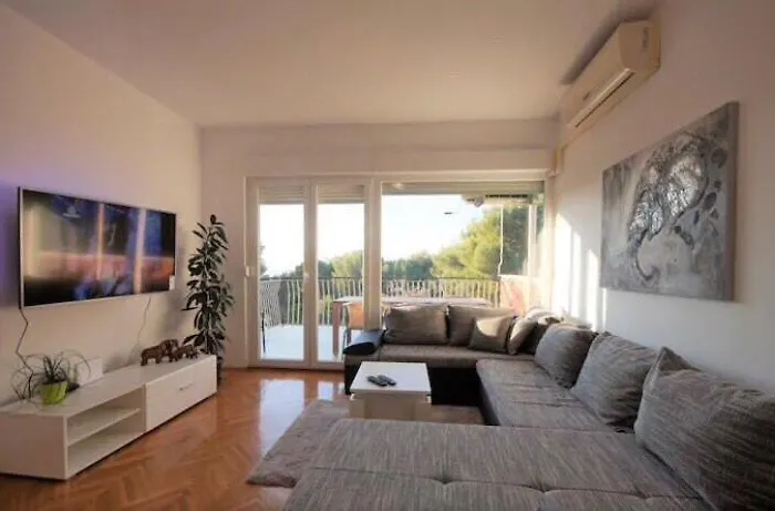 Apartment Deni *