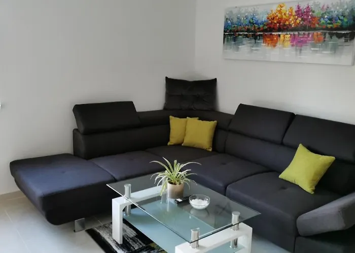 Deni Apartment
